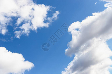 天空有白云美丽的天空背图片