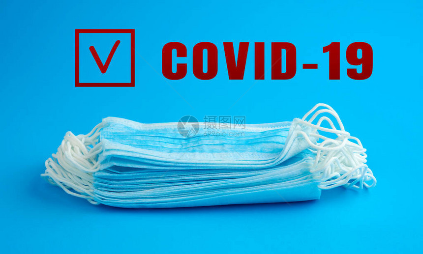 由蓝底非编织材料制成的医疗口罩呼吸道保护从属物顶视距阳流感检测COVID图片