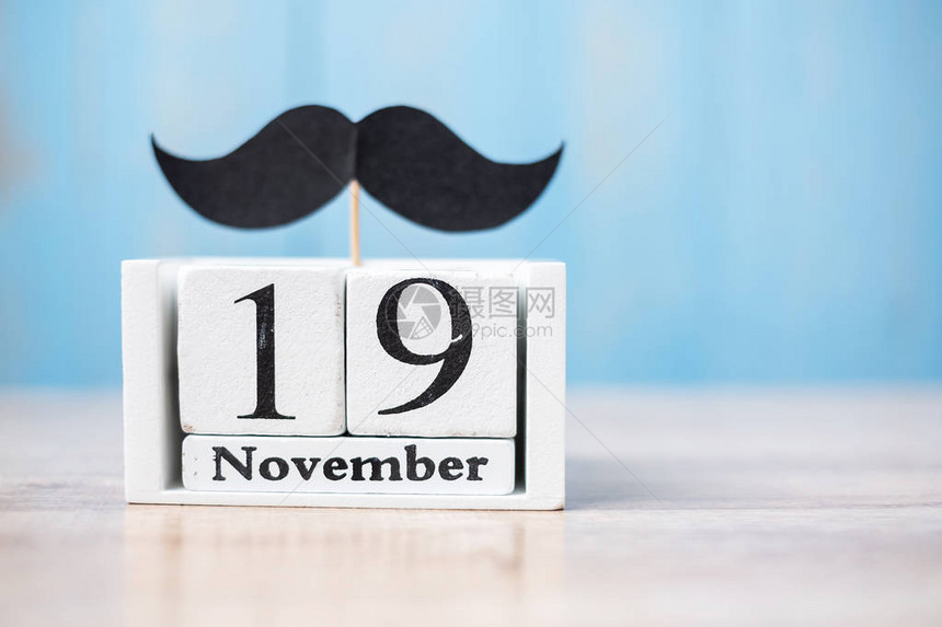 11月19日历法和木桌背景的胡子父亲国际男子日前列腺癌意识和世图片