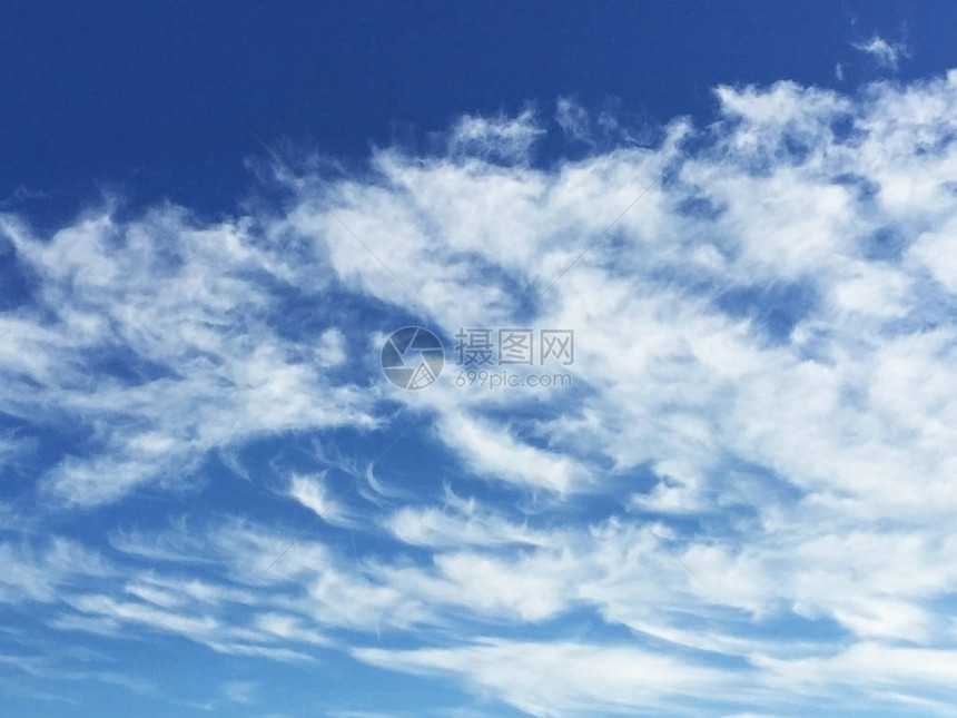 蓝天下白云图片