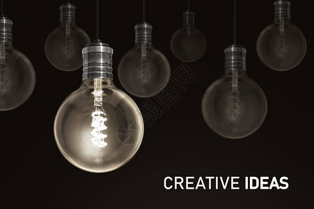 创意思想创意新照亮了灯泡的暗淡行概图片