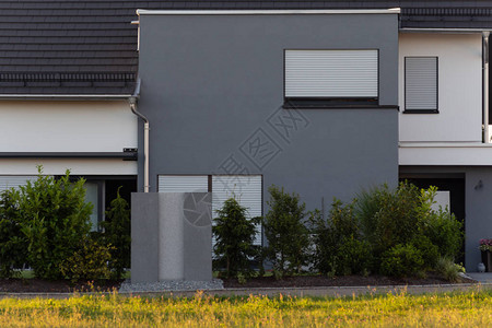 南德部夏季晚间现代房屋的外形背景图片