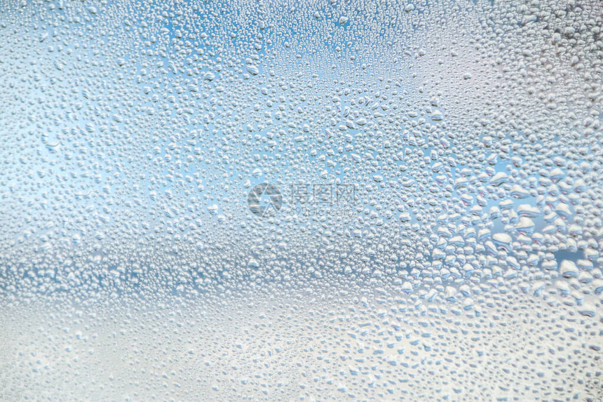 玻璃窗上的水滴子图片