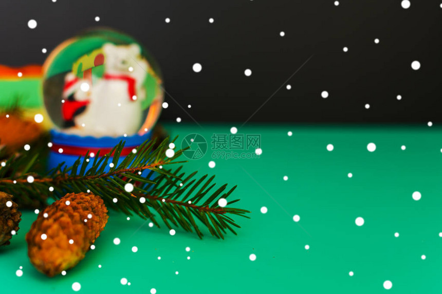 雪花球和雪花圣诞用品图片
