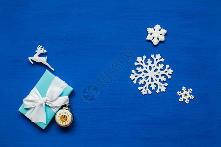 圣诞装饰雪花新年礼物假期背景图片