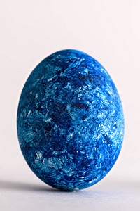 以古典蓝色颜的复活节鸡蛋关闭一个复活节鸡蛋图片