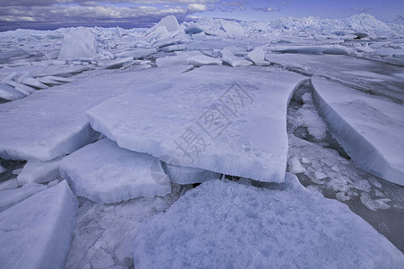 美国密歇根州密歇根州密西根湖Mackinac海峡蓝图片