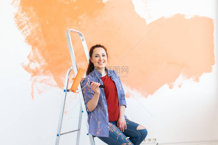 可爱的女人画墙翻新重新装修和维修图片