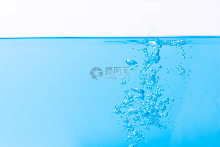 水表面和蓝色水泡图片
