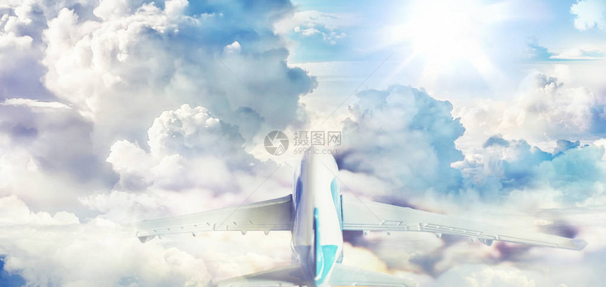 飞机在云层上飞机图片