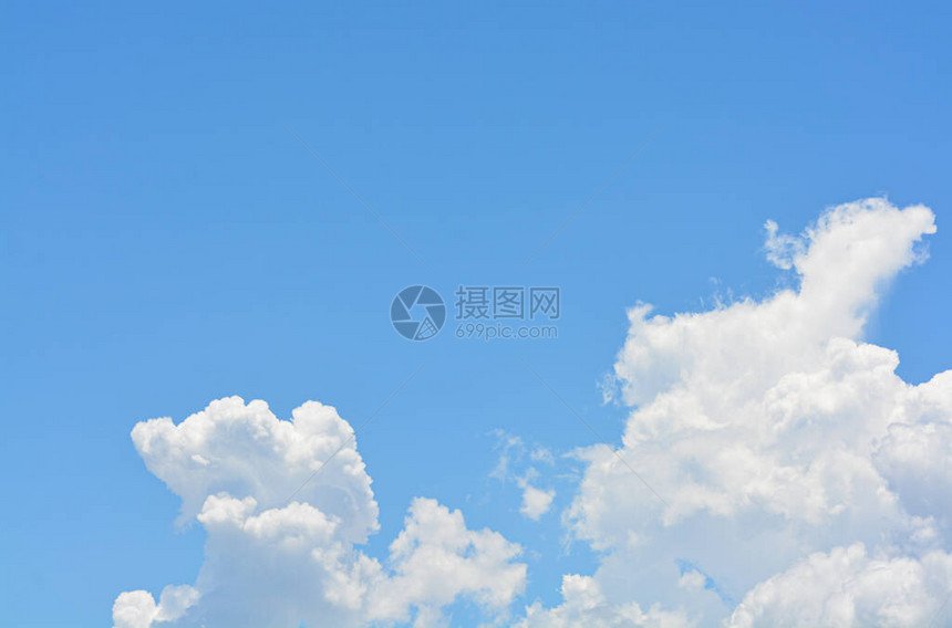 蓝天中的云彩图片