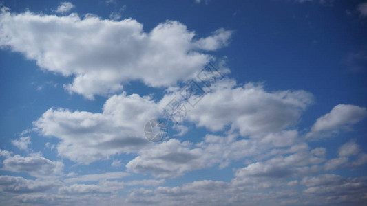 蓝天白云的景色图片