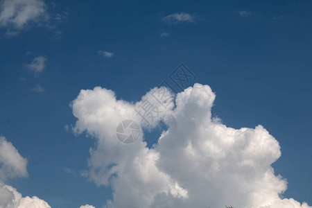 自然设计夏季背景的白云对象图片