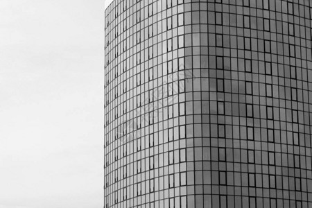 玻璃和金属摩天大楼如图片