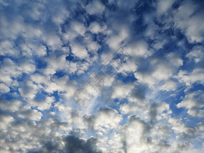 蓝天白云自然背景美丽的自然空间写图片