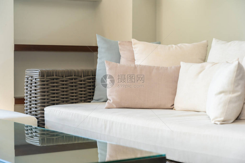 客厅室内沙发装饰枕头图片