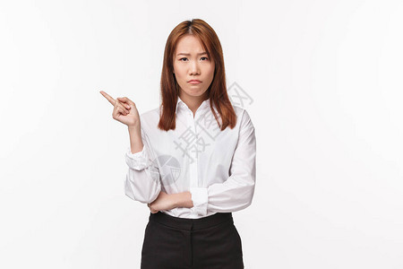 心烦意乱和心疼的亚洲女企业家的肖像图片
