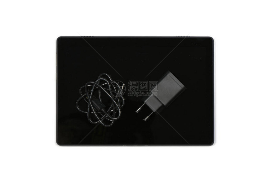 USB端口的移动设备平板电脑和套接字充电器在白色背景上隔离高分辨率照图片