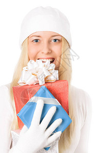 圣诞时带礼物盒的金发快乐金发女孩妇女冬季送礼物用于购物销图片