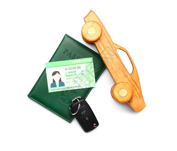 持护照驾驶执照和白色背景的汽图片