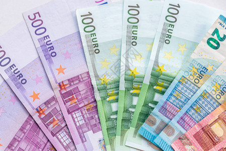 用于国际众筹或金融交易的一组不同的欧洲元纸币背景图片