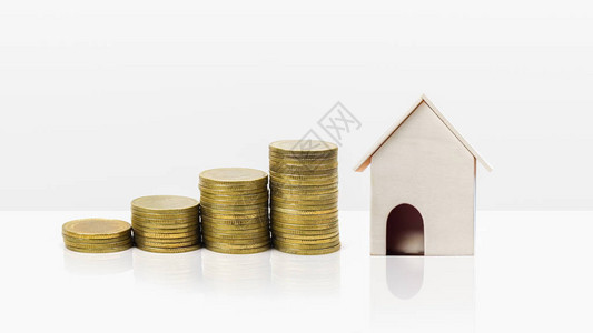 房地产投资理念房屋贷款抵押财务概念越来多的硬币堆栈与白色背景上背景图片