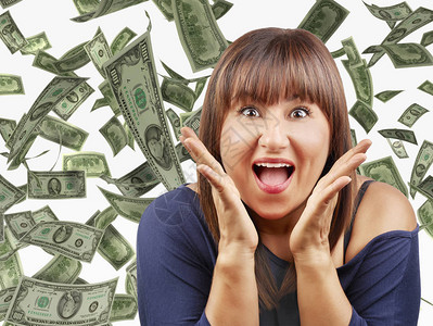 快乐的女人在金钱的雨下欢欣鼓舞我们一美元图片