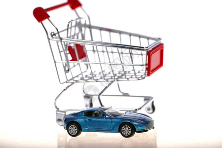 汽车购物购物车中的汽车模型图片