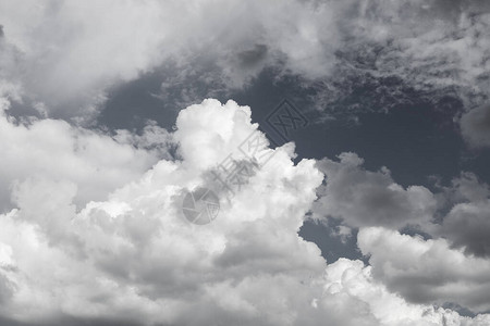 黑色和白色的美丽天空照片云彩覆盖图片