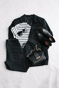 黑色和白色手包牛仔裤皮鞋太阳镜服装图片