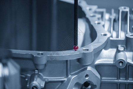 近景测头量铸造齿轮箱壳体尺寸多轴坐标测量机在汽车零部件制造过程图片