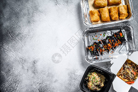 不同的容器与美味的食物送货亚洲美食图片