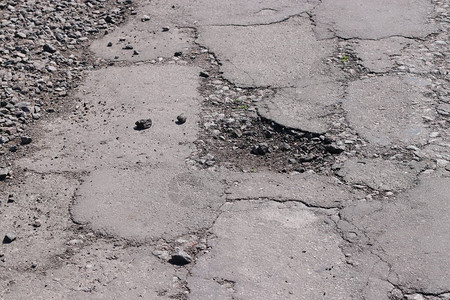 乌克兰公路破沥青封闭路图片