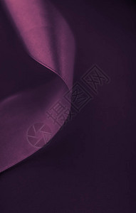 品牌假日和奢华品牌概念紫色背景上的抽象卷曲丝带假日销售产品促销的独家奢侈品牌设计和魅力艺背景图片