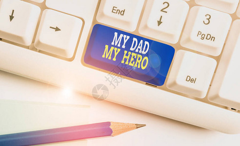 写笔记显示我的爸我的英雄钦佩你父亲的爱情感的商业概念赞美白色pc键盘图片