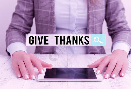 手写文本感谢概念照片表达感谢或表示赞赏承认善意坐在桌子上拿着图片