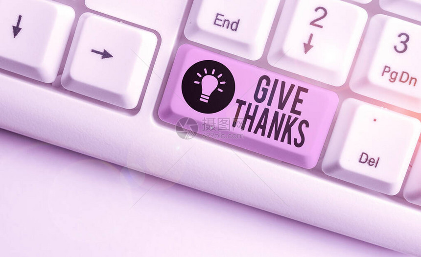 显示感谢的文字符号商业照片展示表达感谢或表示赞赏承认善意白色pc键盘图片