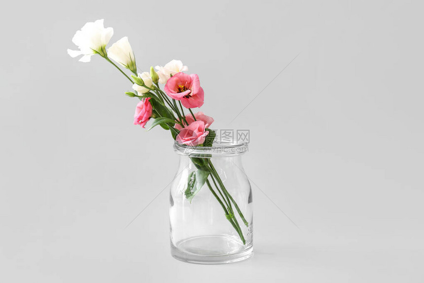 美丽的花瓶有灰图片