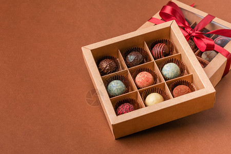 巧克力糖松露来自各种巧克力配料图片