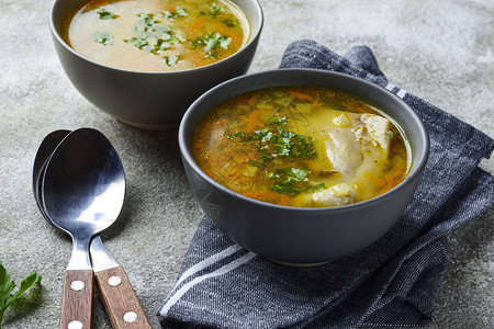 鸡汤或蔬菜汤替代感冒药图片