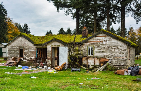 最终拆除前废弃住宅的RuinesR图片