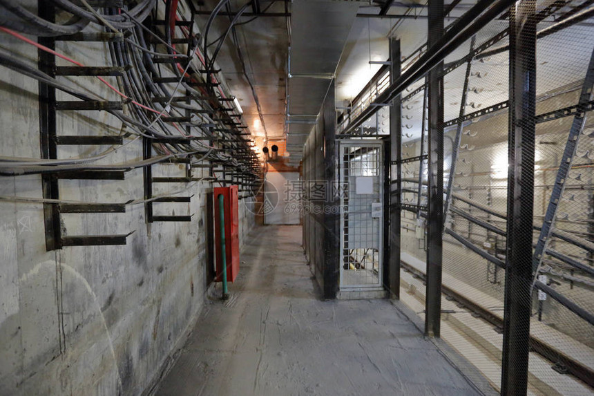 地铁隧道应急技术工作和乘客疏散走廊图片