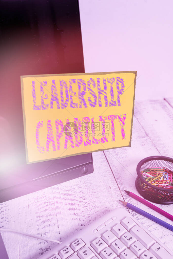 手写文本领导能力概念照片领导者可以建立有效领导能力的能力注意纸贴在键盘附近和固定的黑图片