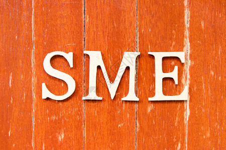 旧红色木板背景上SME中小企业的缩图片