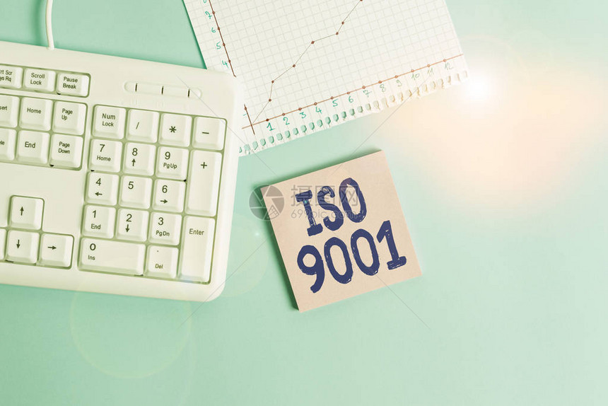 Iso9001概念意指旨在帮助各组织确保满足客户需要的概念手写显示Iso设计含义图片
