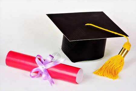 学术毕业帽学生和卷轴文凭研究生红色证件大学毕业证书学院及授衔仪背景图片