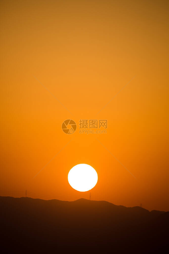 我看到了从船顶落下的夕阳图片