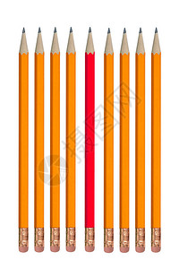 红铅笔在橙色铅笔中排成一行个概念或奇图片