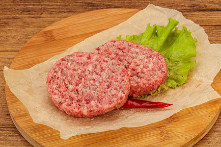 汉堡的生牛肉排图片