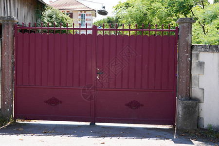 房子的红色钢家金属铝门图片